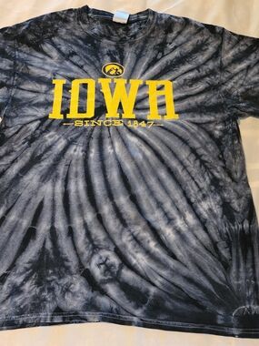 Gildan Iowa Tie-Dye Black and Yellow Short Sleeve Tee